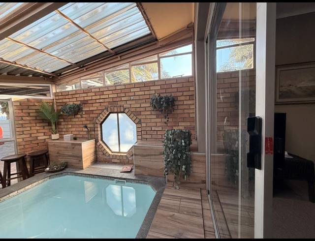 5 BEDROOM HOUSE FOR SALE IN HUTTENHEIGHTS